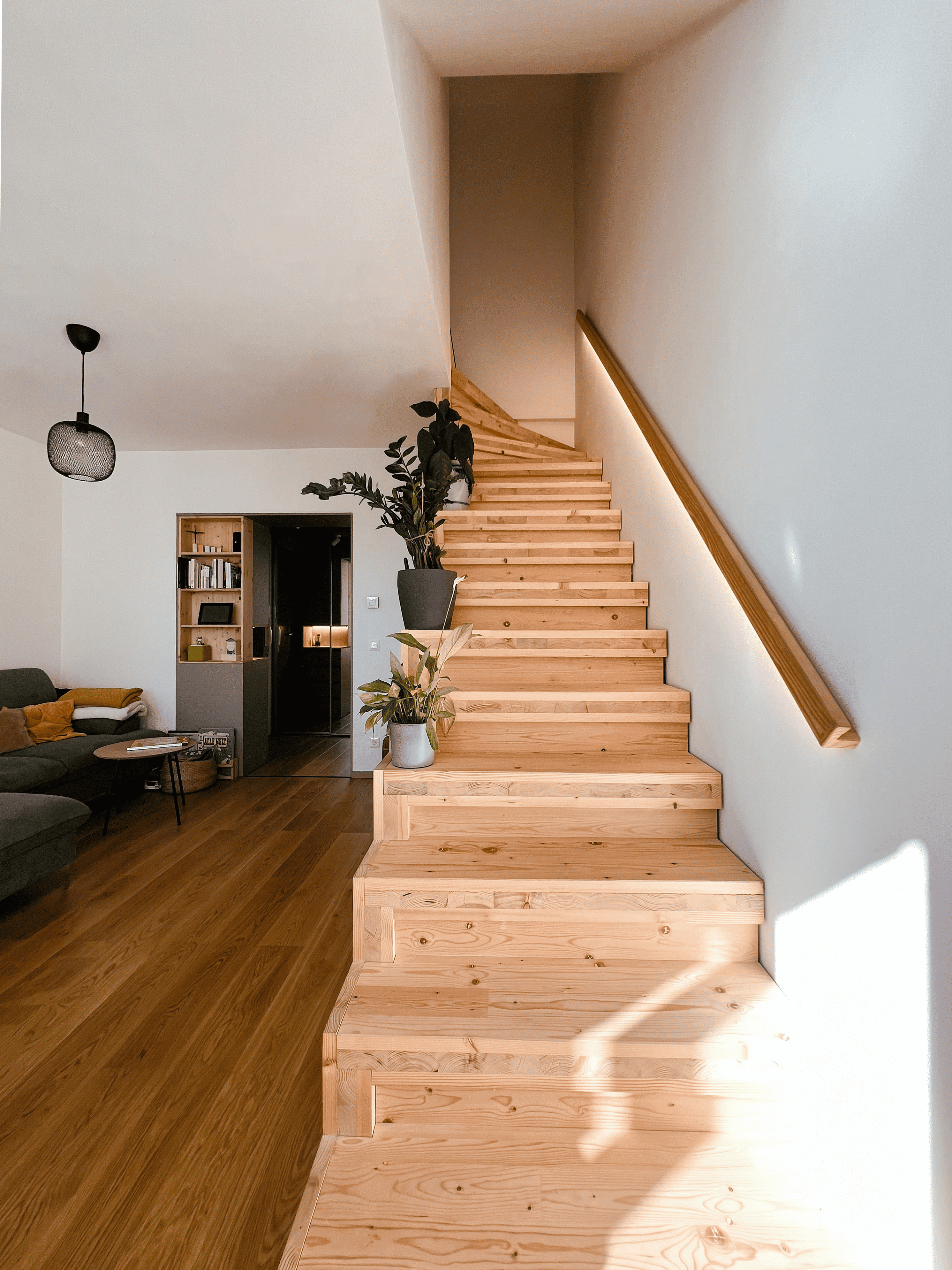 renovation of a compact appartment_equinox_stairs