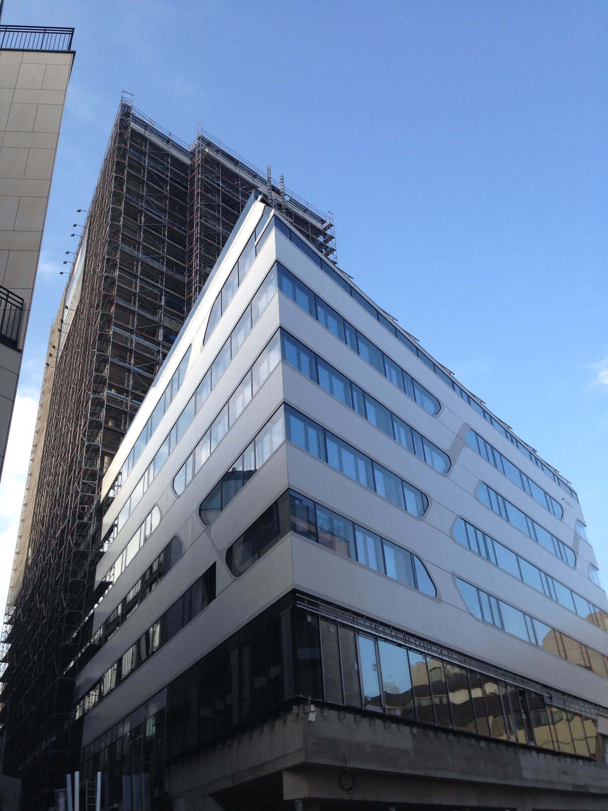 Equinox Founding Partner Noémi was leading the team generating construction and building permission materials as well as coordinating interior design for several apartments and clients for the 18-storey hotel and serviced apartments building in central Stuttgart.